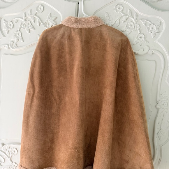 Vintage 70’s Suede Tan Boho Faux Fur Women's Cape - Picture 2 of 2